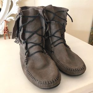 Minnetonka Double Fringe Tramper Bootie